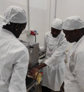 Pastificio SAM Sadia Diaby, Madi Minougouy, Adama Traore Al Lavoro