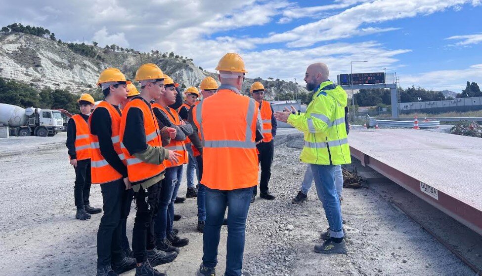 Studenti Visita Variante Abitato Palizzi Ss 106 (8)