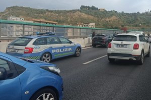 Auto Raccordo Autostradale Polizia