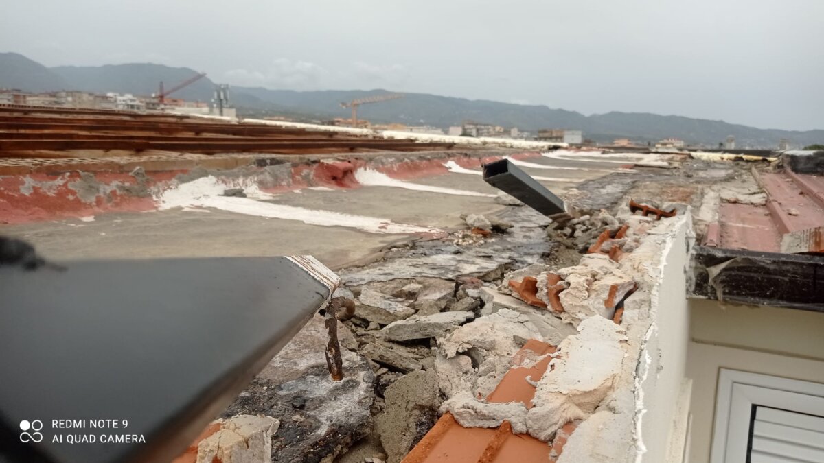 Tetto Divelto Attico Rc