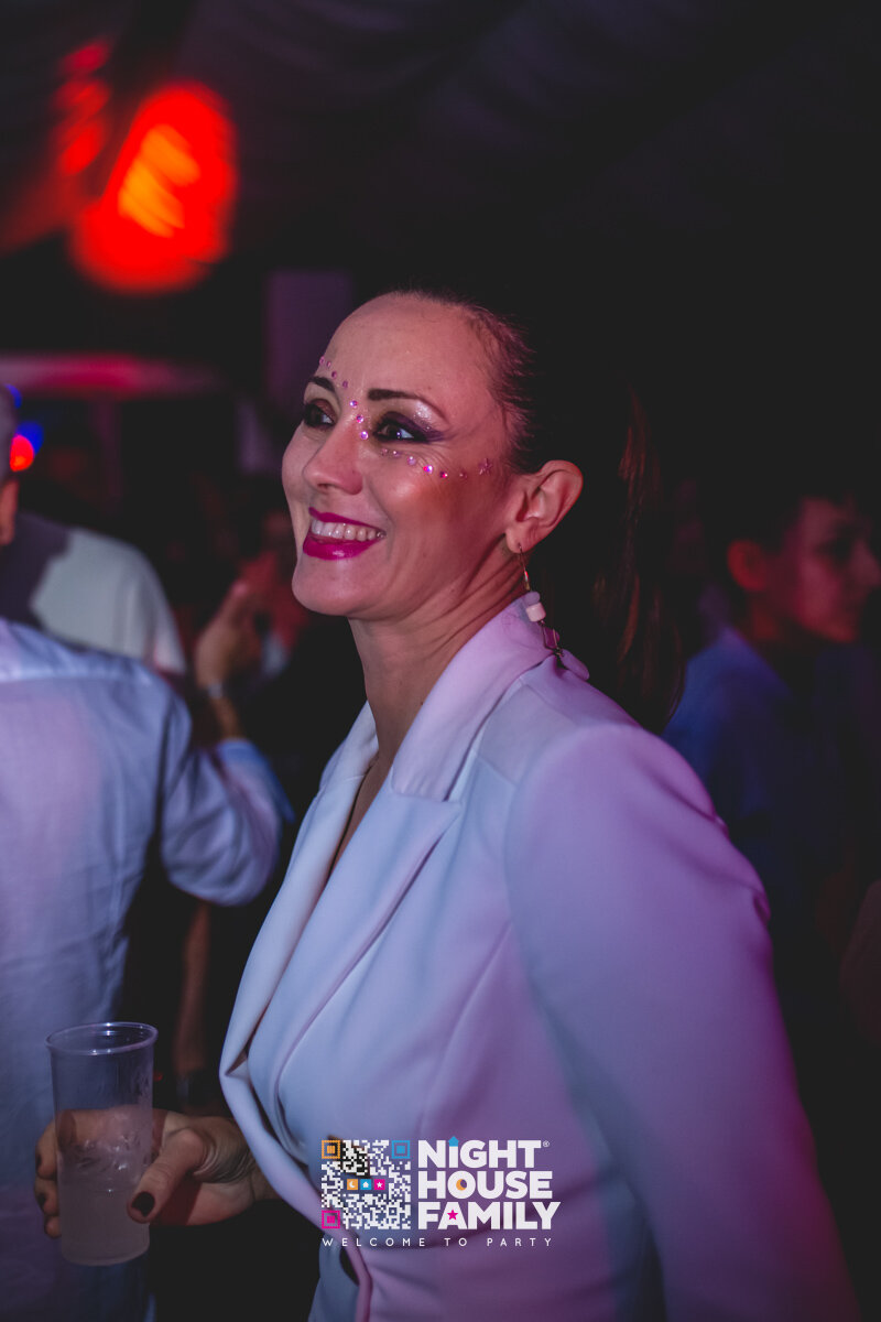 Kalura Night House Family 114