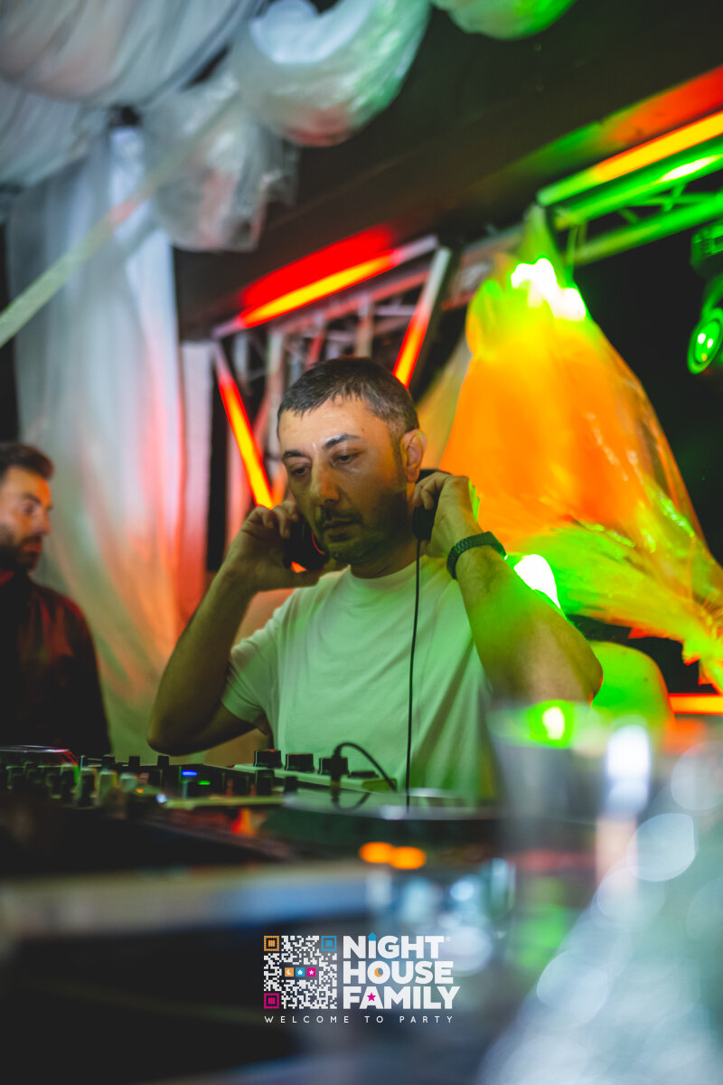 Kalura Night House Family 152