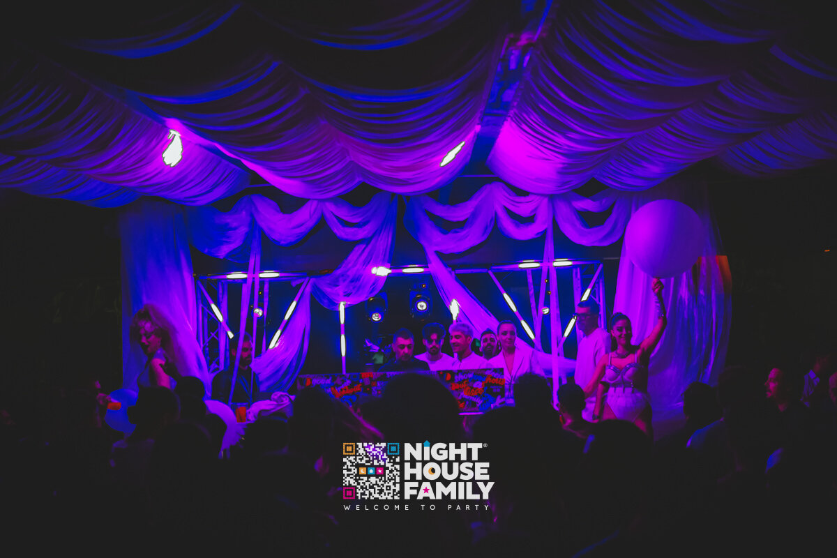 Kalura Night House Family 162