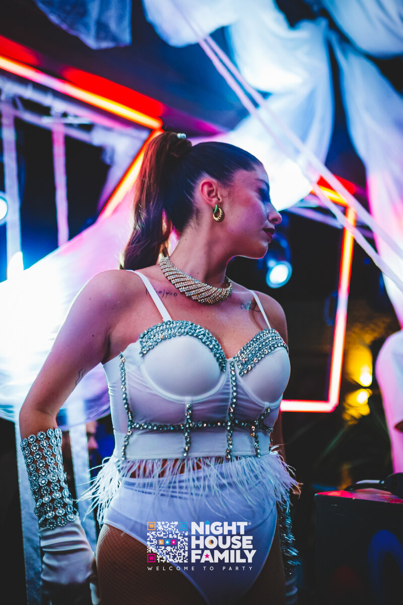 Kalura Night House Family 171