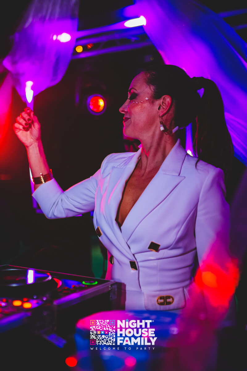 Kalura Night House Family 182