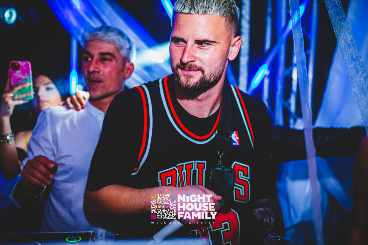 Kalura Night House Family 197