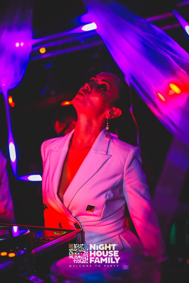 Kalura Night House Family 198