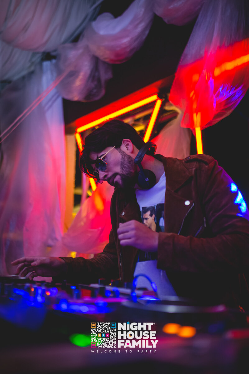 Kalura Night House Family 199