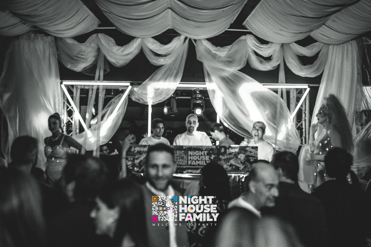 Kalura Night House Family 57