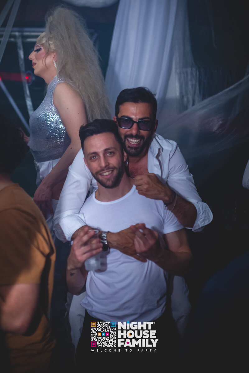 Kalura Night House Family 69