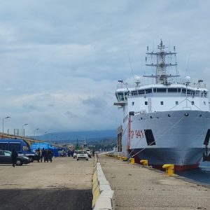 Al porto di Reggio la ONG Oyvon con a bordo 27 migranti