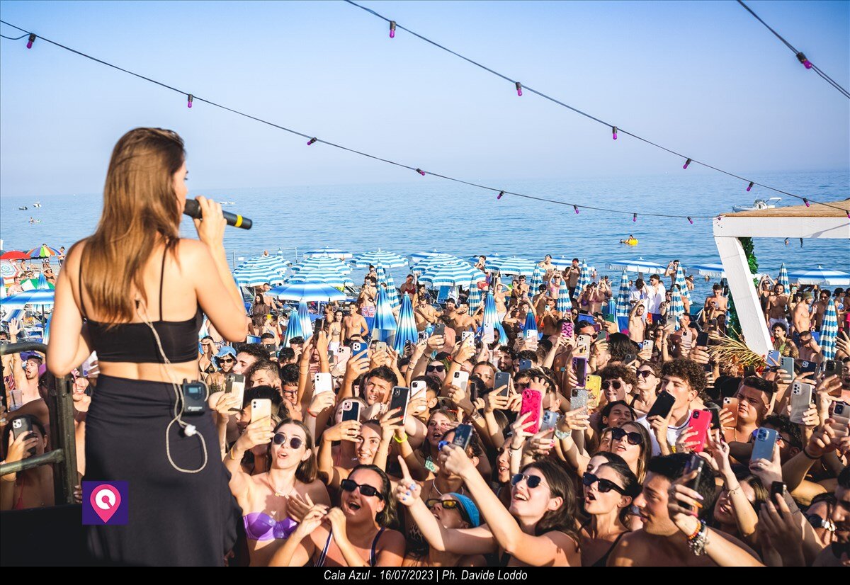 Cala Azul Beach Party Clara 102