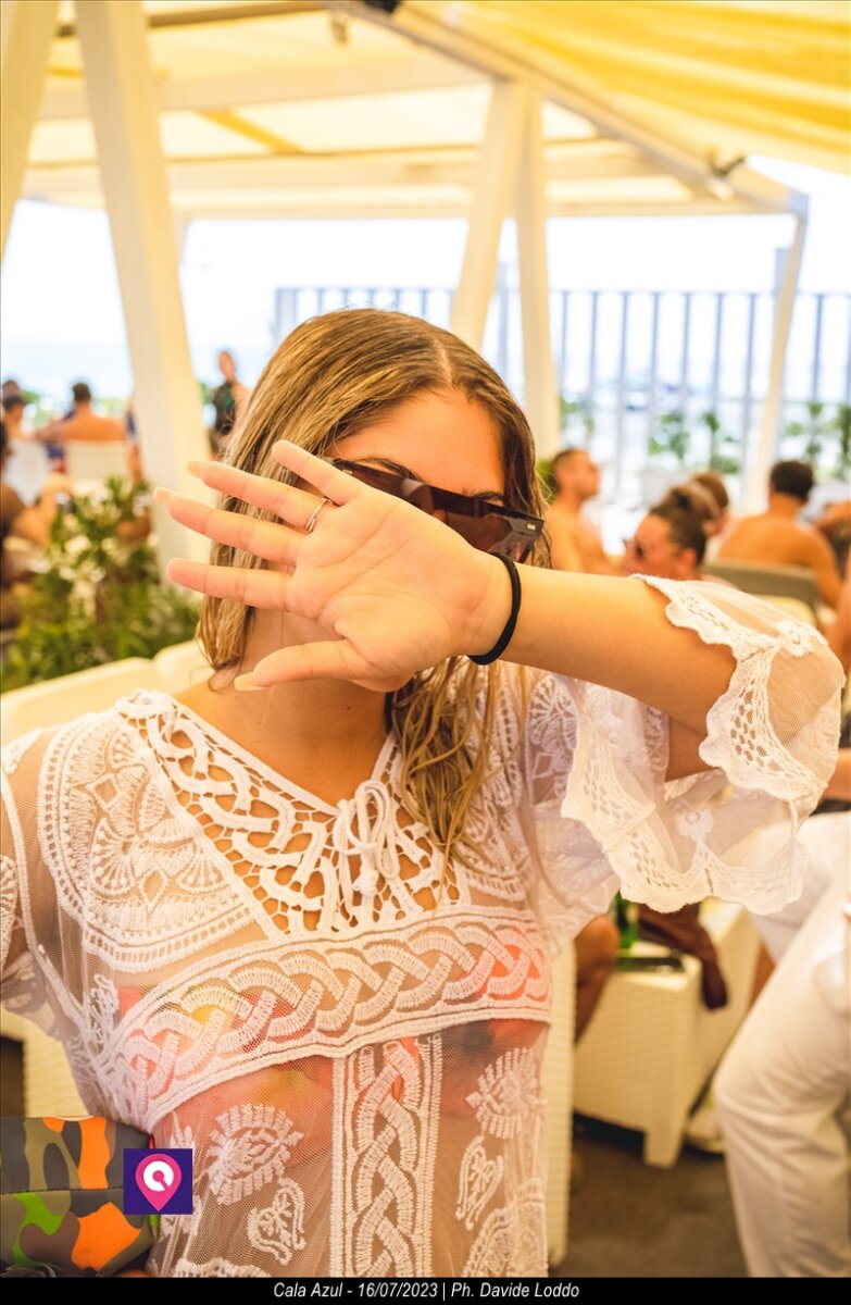 Cala Azul Beach Party Clara 30