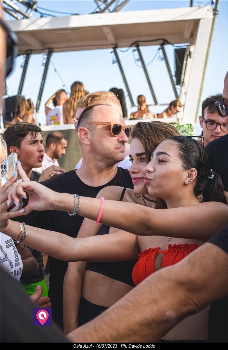 Cala Azul Beach Party Clara 51