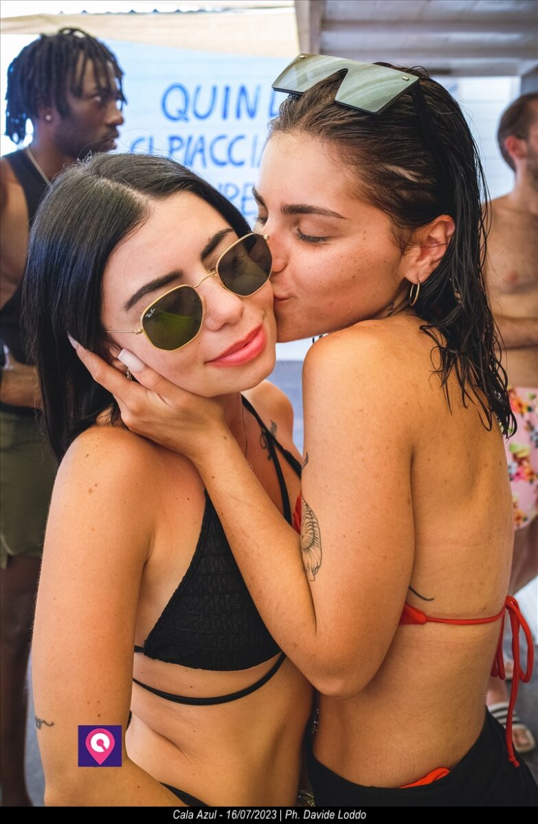 Cala Azul Beach Party Clara 61