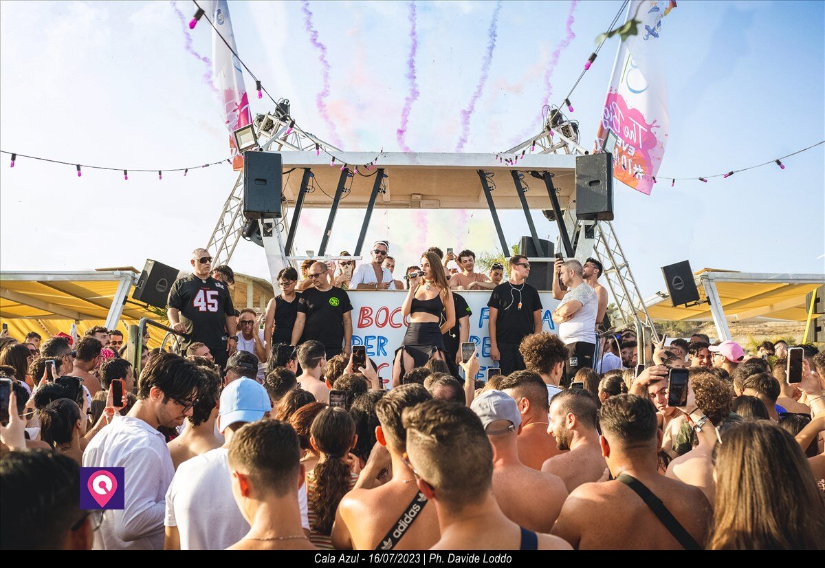 Cala Azul Beach Party Clara 74