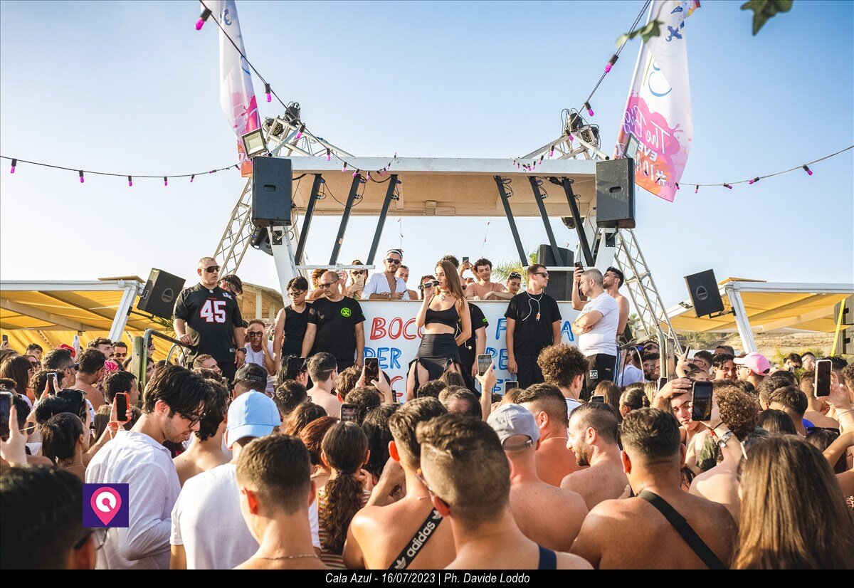 Cala Azul Beach Party Clara 95