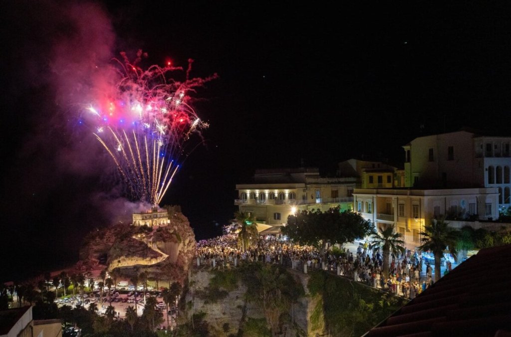 TROPEA FERRAGOSTO CINE CARONE 160823 (1)