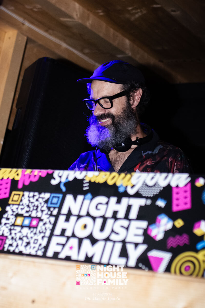 Night House Family 112