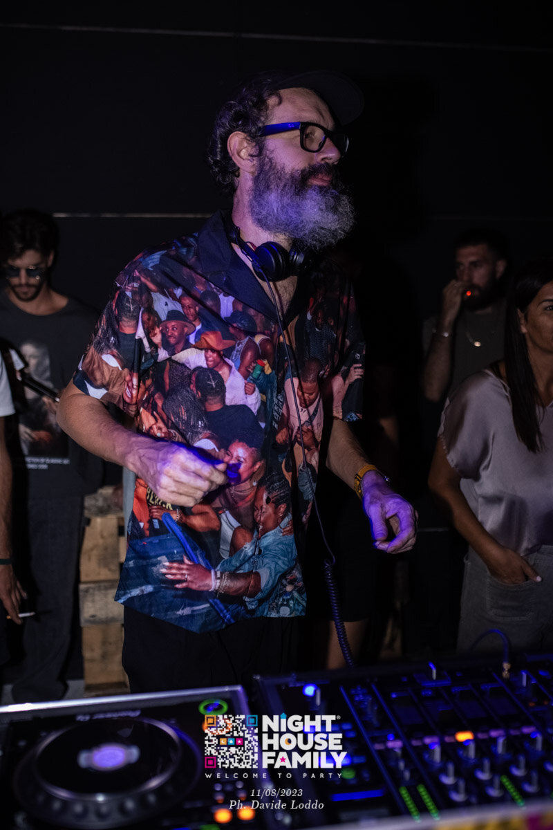 Night House Family 126