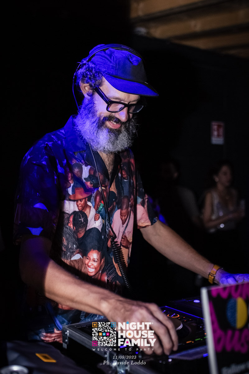 Night House Family 128