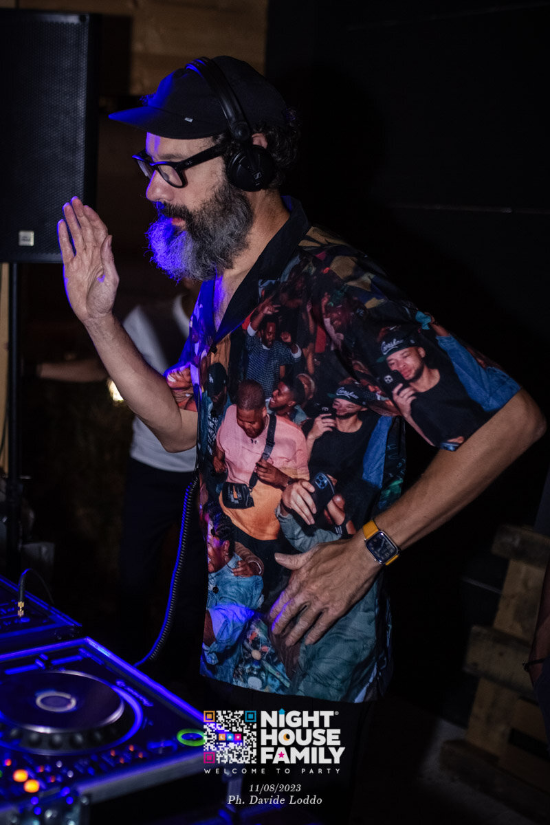 Night House Family 139