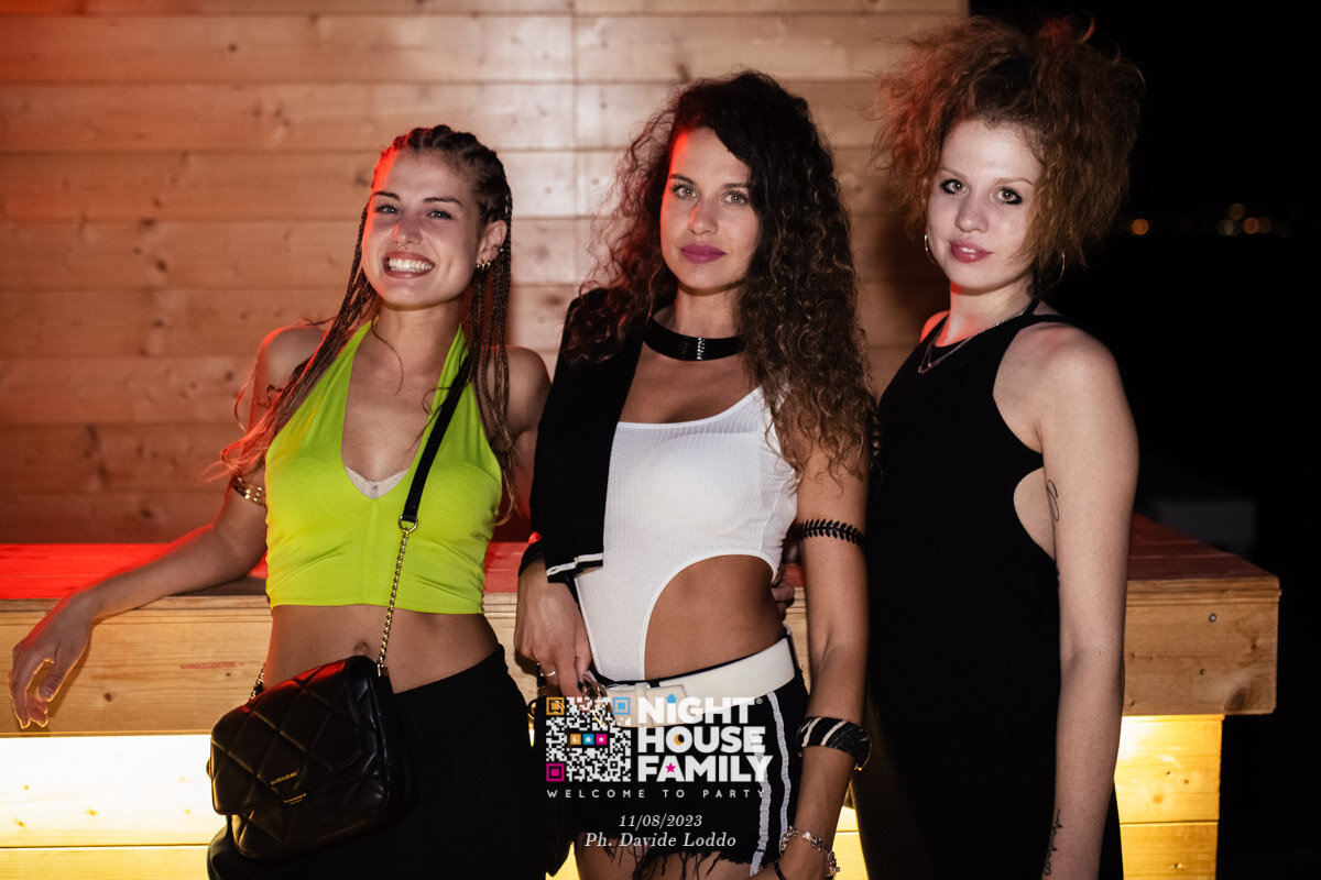 Night House Family 143