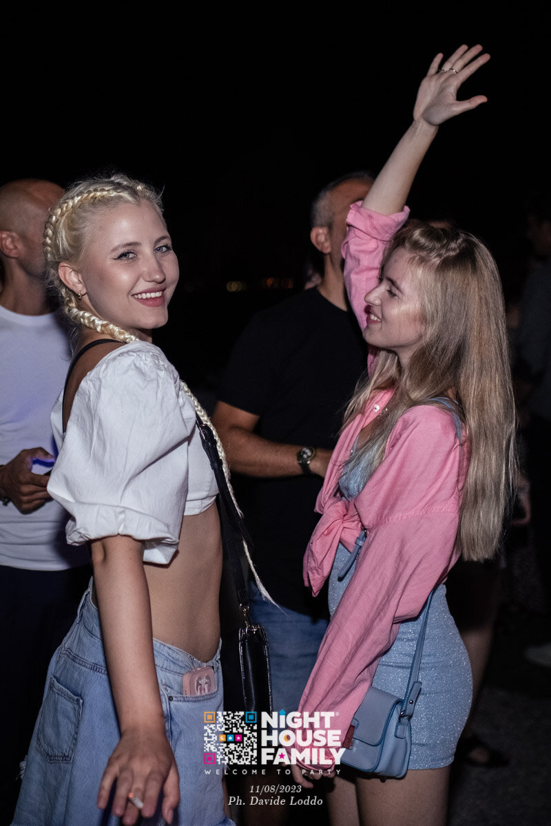 Night House Family 152