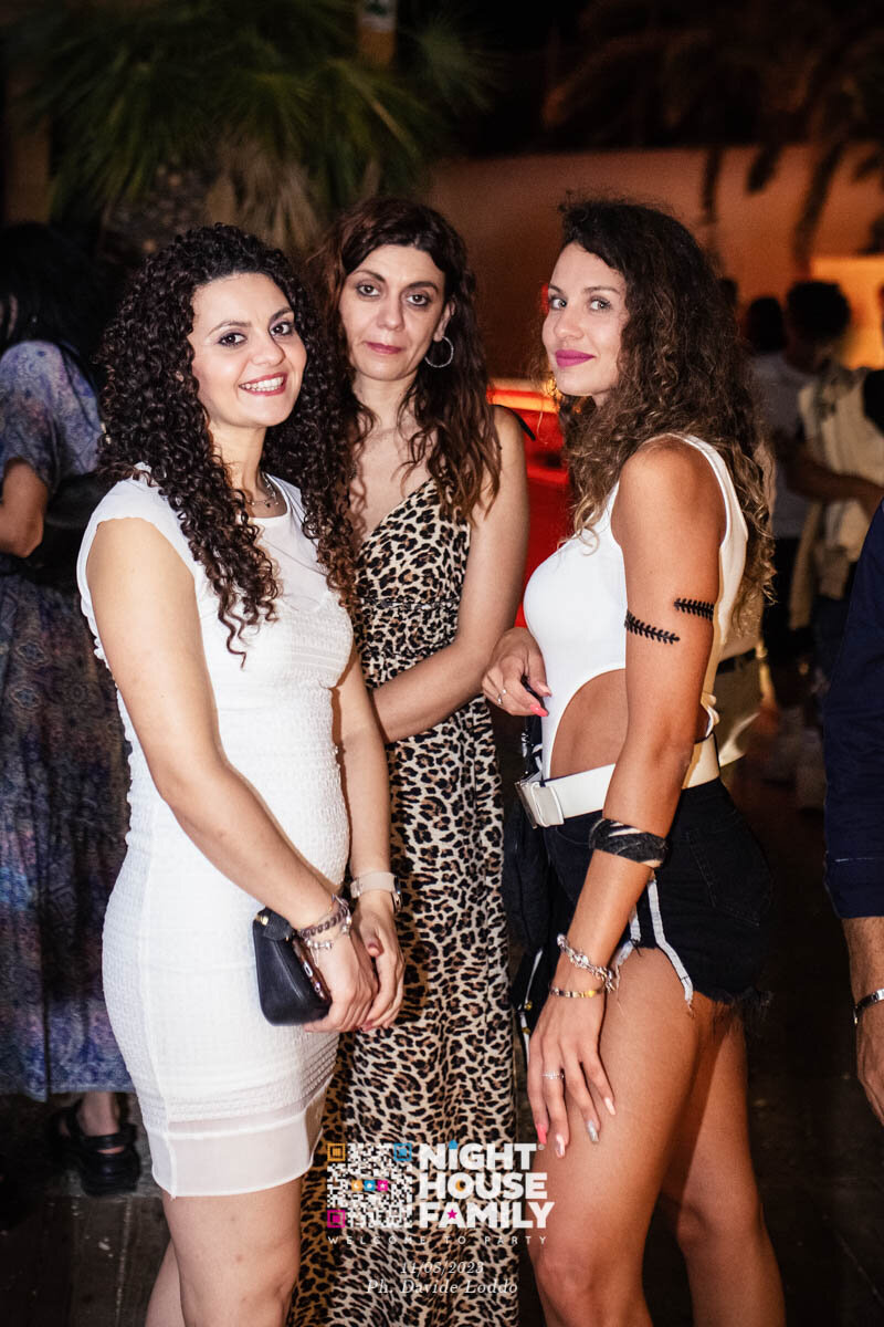 Night House Family 16