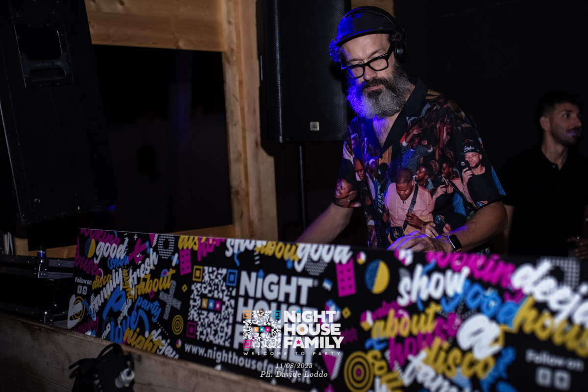 Night House Family 24