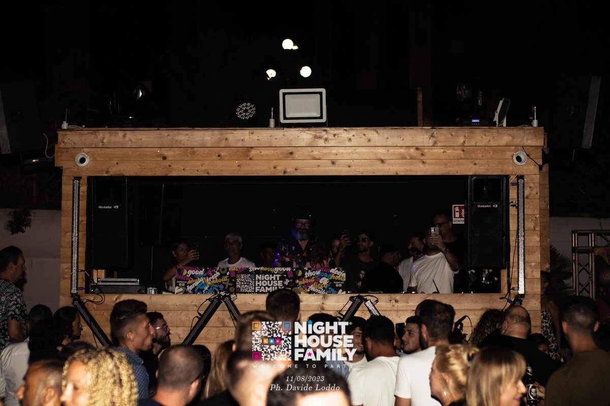 Night House Family 25