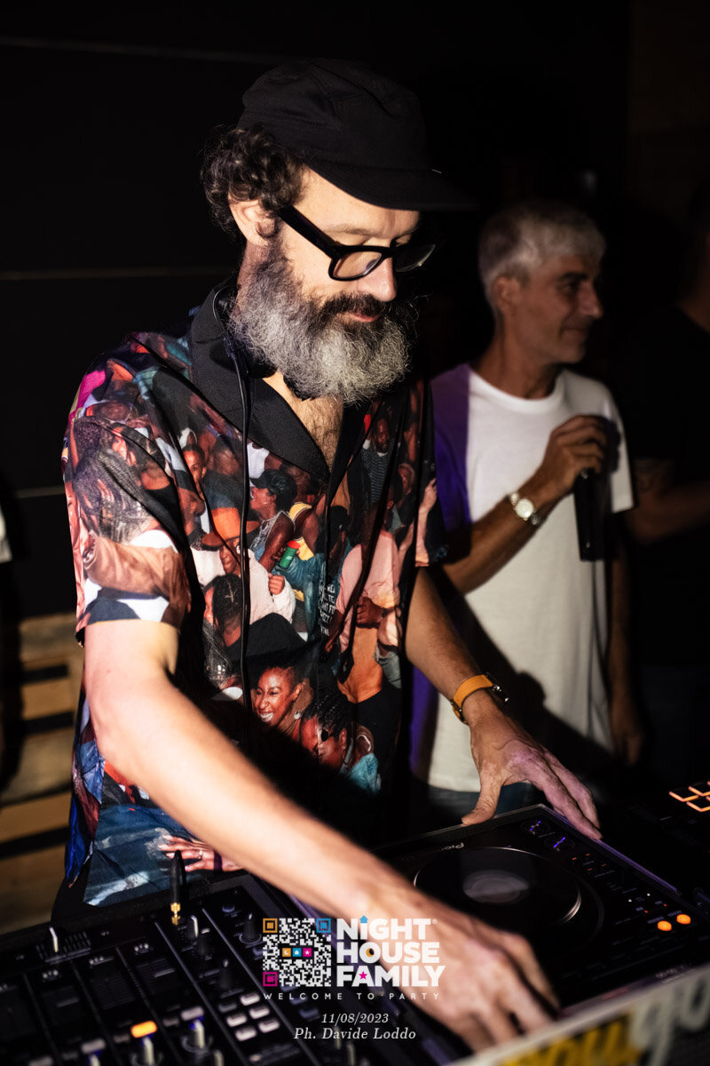 Night House Family 27