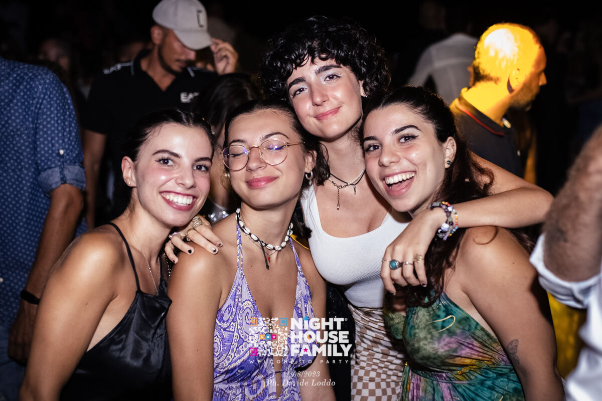 Night House Family 32