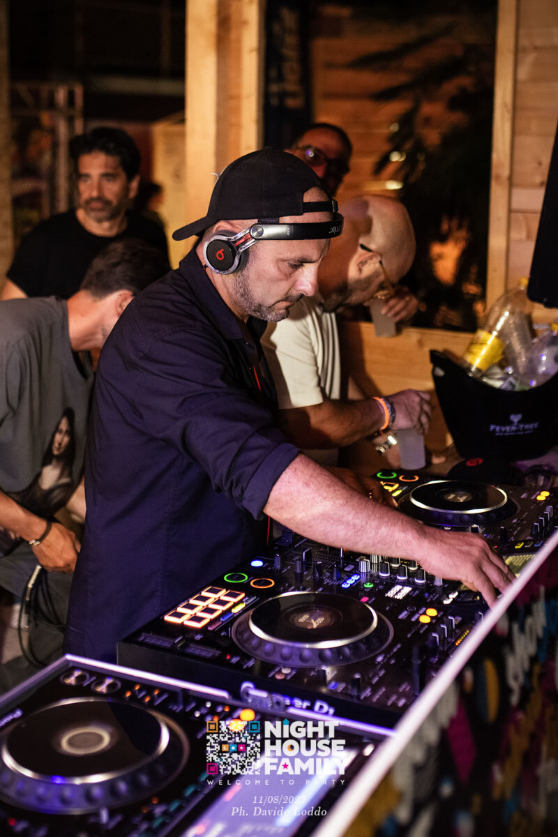 Night House Family 38