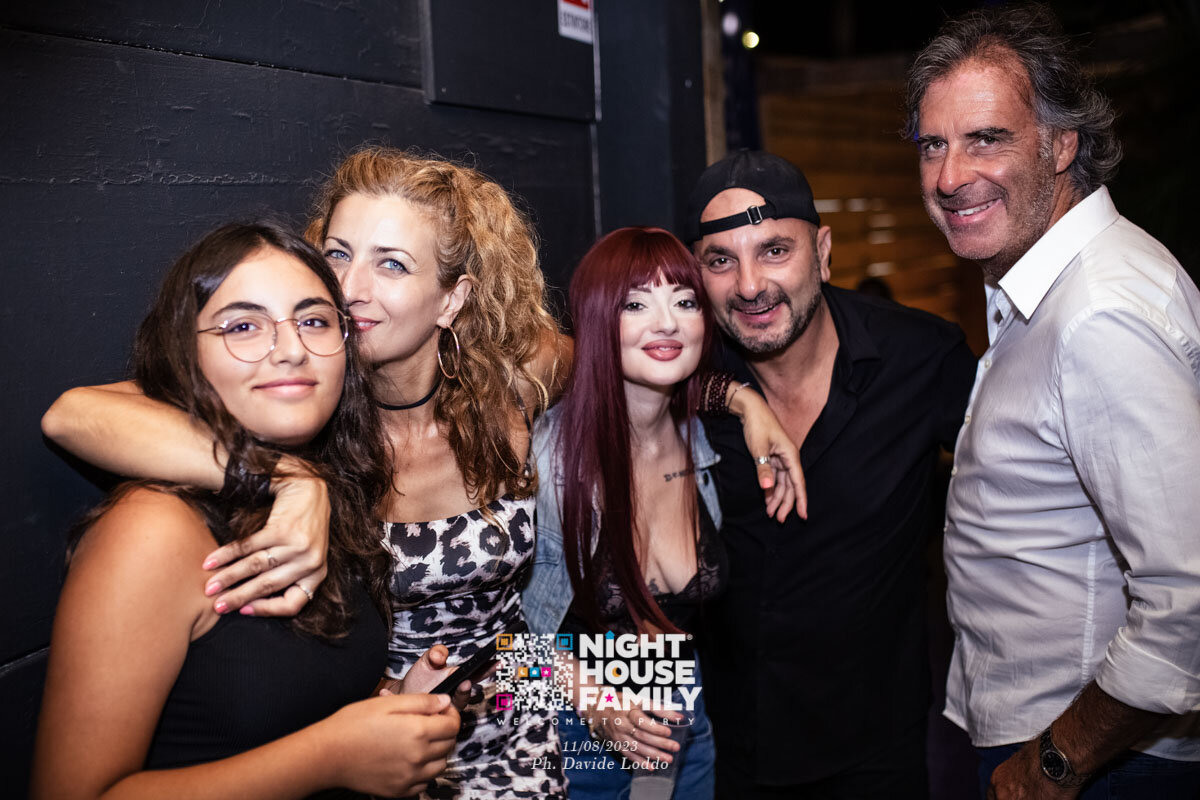 Night House Family 43