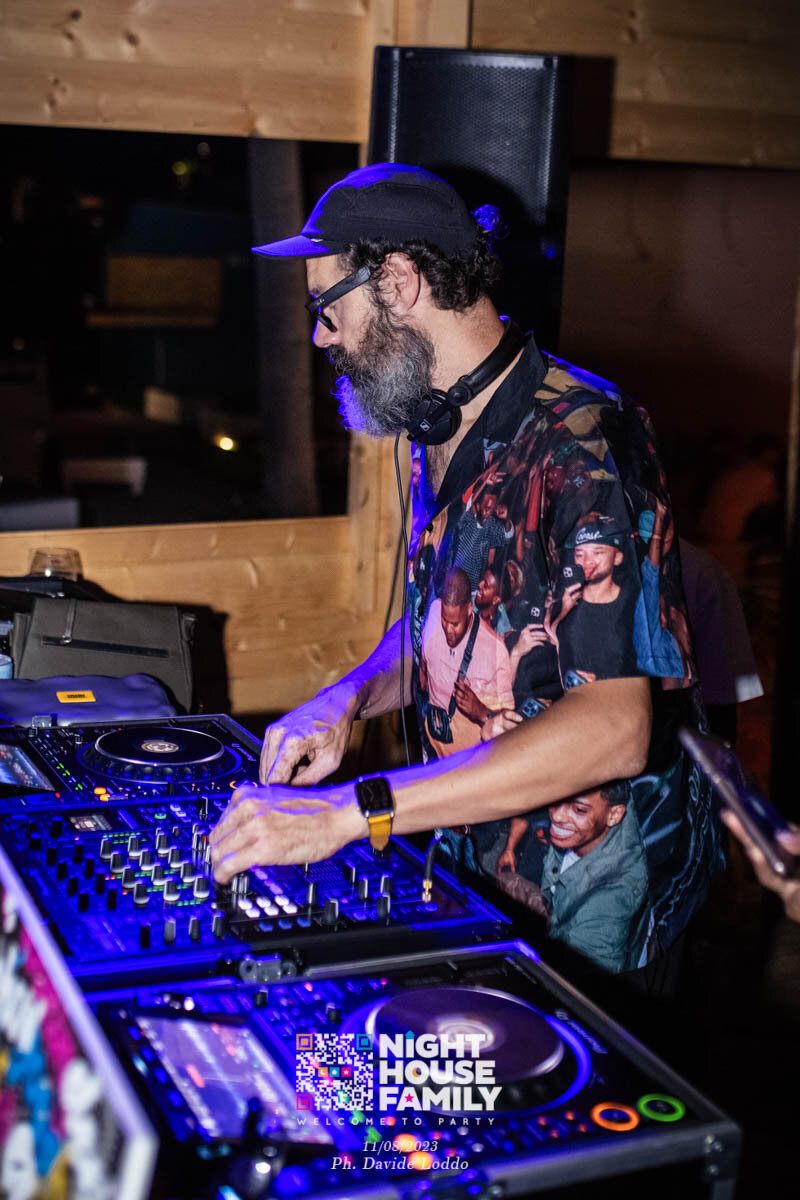 Night House Family 52