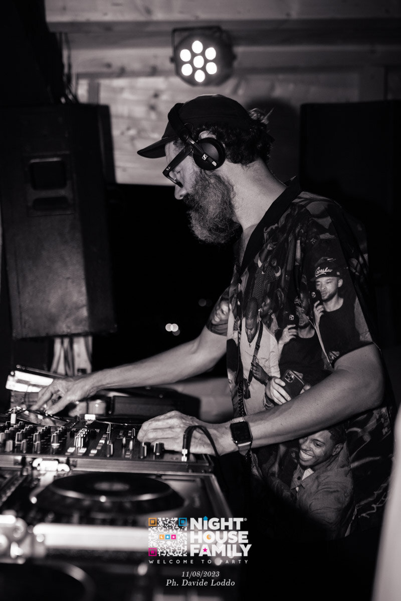 Night House Family 80