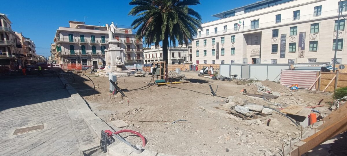 Piazza De Nava