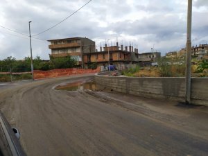 Strada Appena Asfaltata Dopo La Prima Pioggia 5