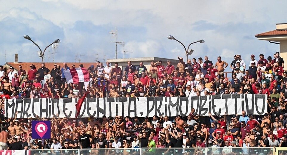 Striscione Tifosi Identità
