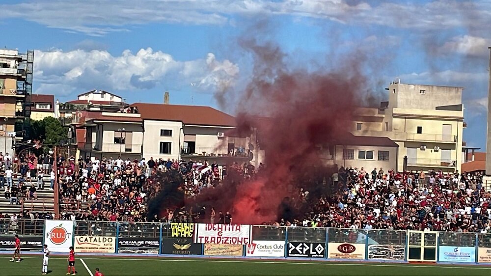 Tifosi Reggina Fumogeni