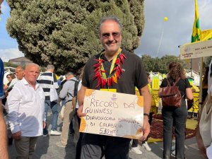 Il Direttore Cosentini Che Da L'annuncio Del Record