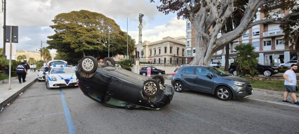 Incidente Lungomare Auto Ribaltata 3