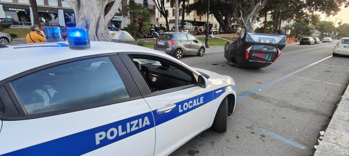 Incidente Lungomare Auto Ribaltata