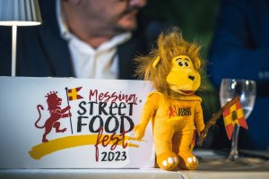 Novità 2023 I Peluche Della Mascotte Bracioleone Che Saranno In Vendita Nello Shop Del Village Insieme Agli Altri Gadget Del Messina Street Food Fest