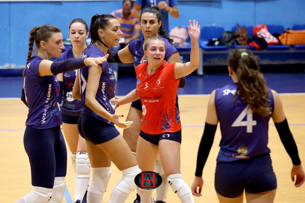 Foto Volley Reghion Al Centro Il Libero Rebecca Ponton
