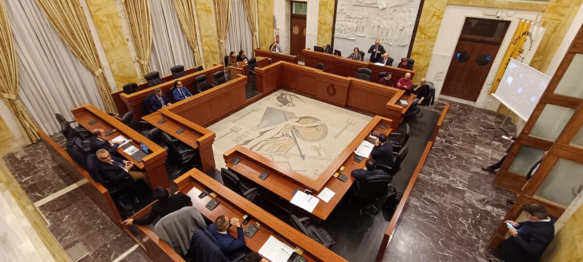 Consiglio metropolitano, approvati progetti Pnrr per forestazione e riqualificazione urbana