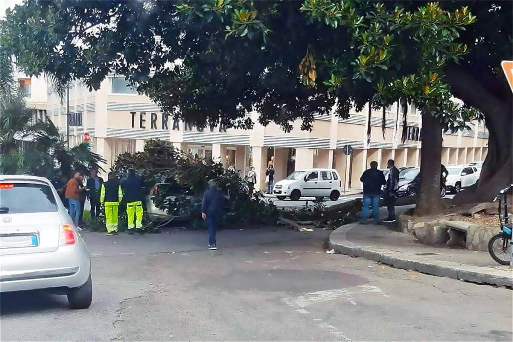 Incidente Macchina Via Marina