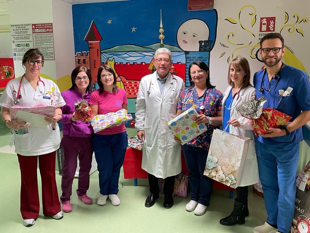 Foto Consegna Regali Pediatria Perla Dello Stretto