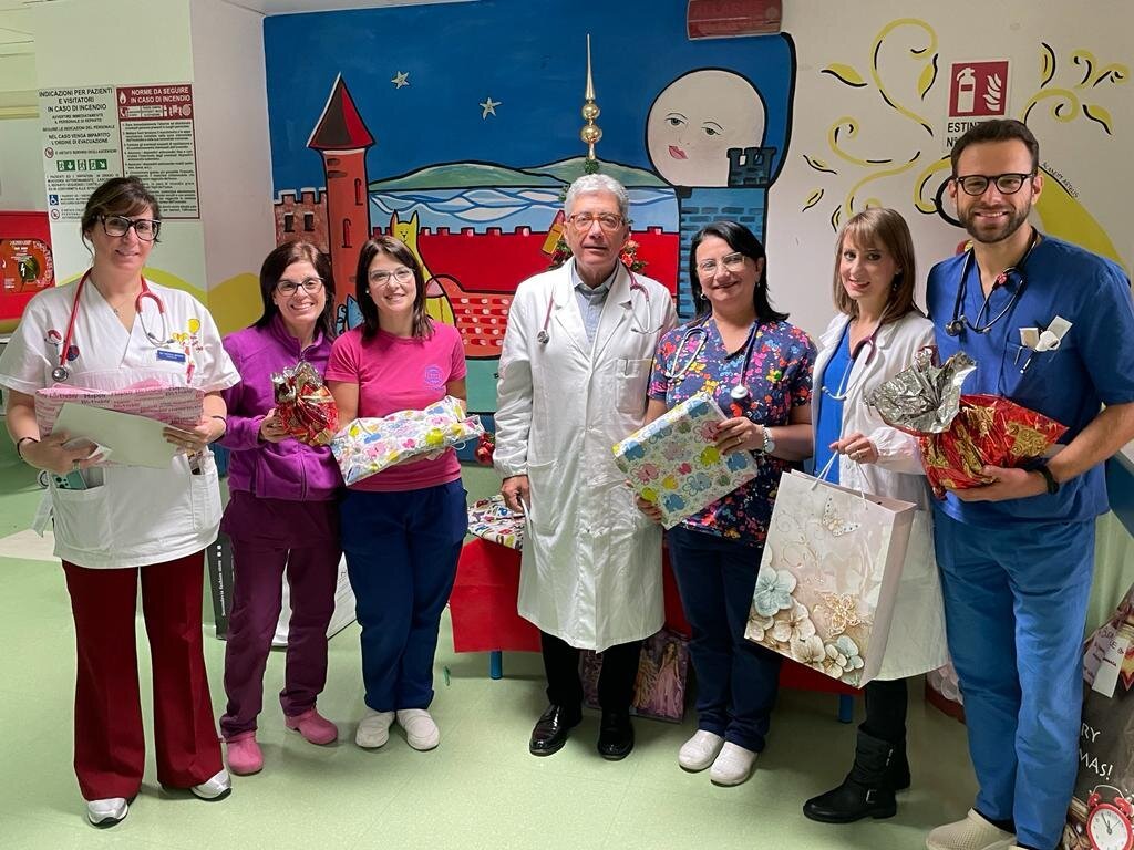 Foto Consegna Regali Pediatria Perla Dello Stretto